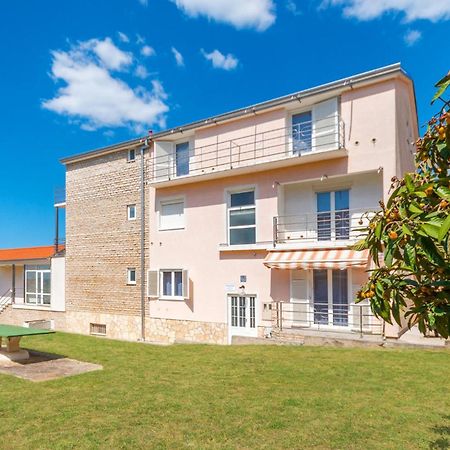 Awesome apartment in Sveti Filip i Jakov w/ 1 Bedrooms Buitenkant foto