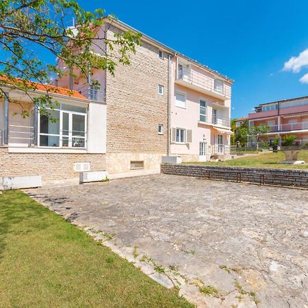 Awesome apartment in Sveti Filip i Jakov w/ 1 Bedrooms Buitenkant foto