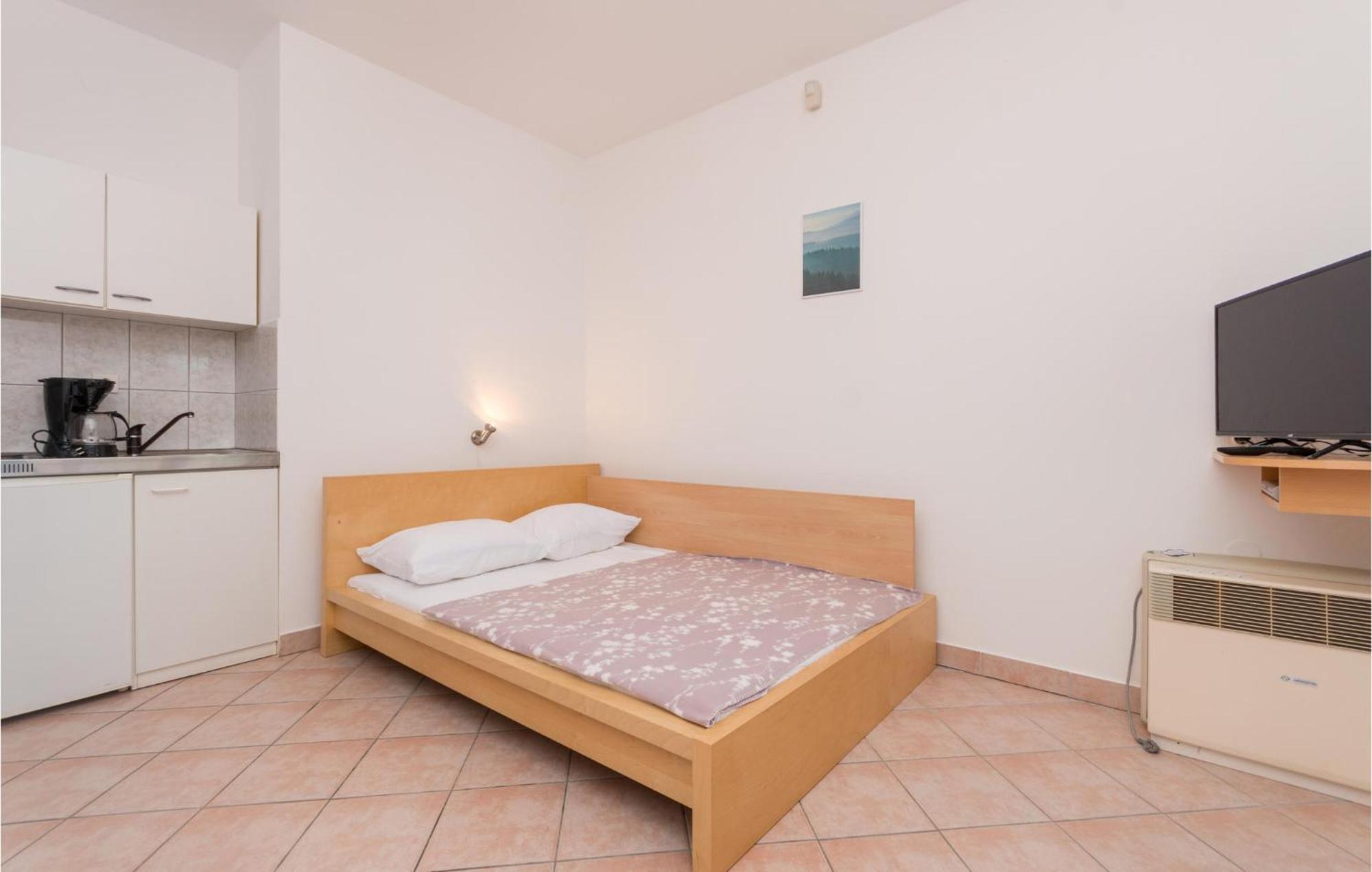 Awesome apartment in Sveti Filip i Jakov w/ 1 Bedrooms Buitenkant foto
