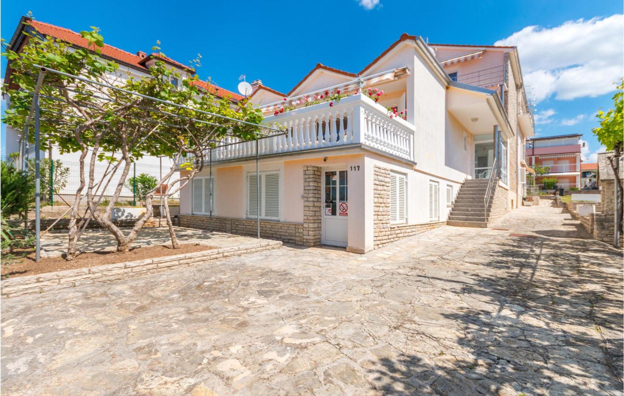 Awesome apartment in Sveti Filip i Jakov w/ 1 Bedrooms Buitenkant foto