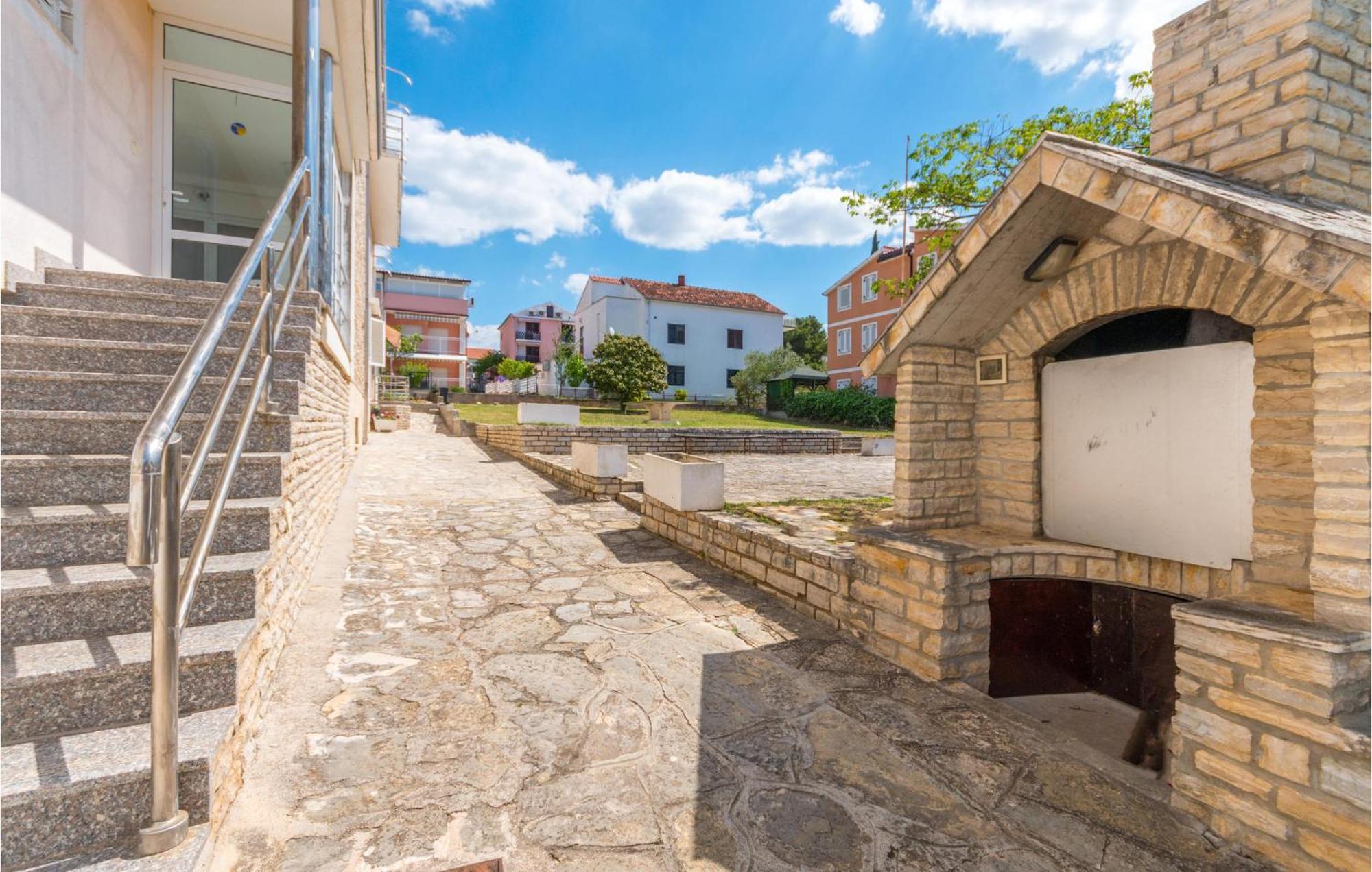 Awesome apartment in Sveti Filip i Jakov w/ 1 Bedrooms Buitenkant foto